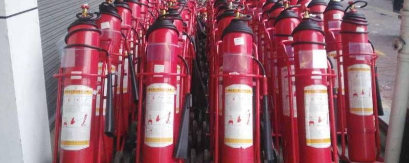 干冰灭火器和二氧化碳灭火器一样吗（干冰灭火器和二氧化碳灭火器一样吗）