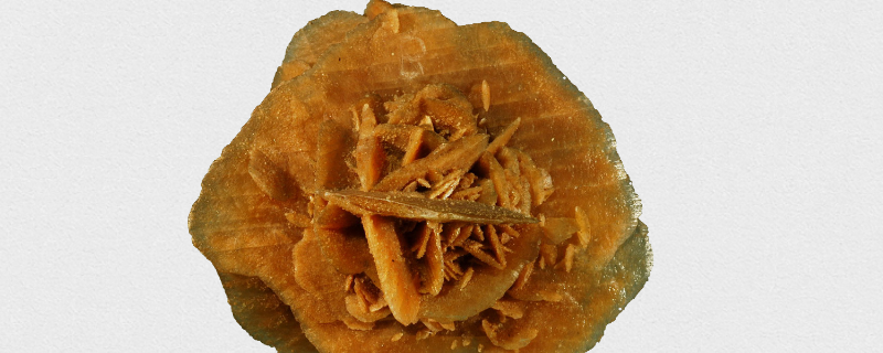 石膏有什么光泽（石膏的色泽）