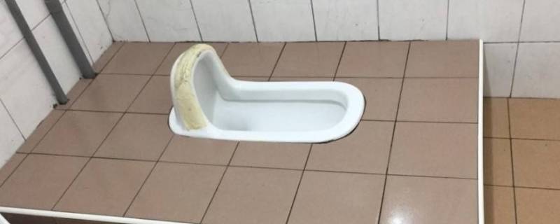 蹲厕下水道堵了怎么疏通 厕所蹲便器下水道堵了怎么办