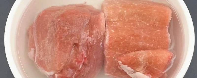 冷水解冻快还是热水（冻肉冷水解冻快还是热水）