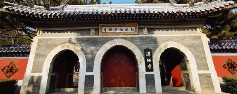 戒台寺与潭柘寺区别（戒台寺和潭柘寺）