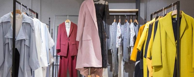 湿衣服粘上大量纸屑怎么办（衣服粘了纸屑）