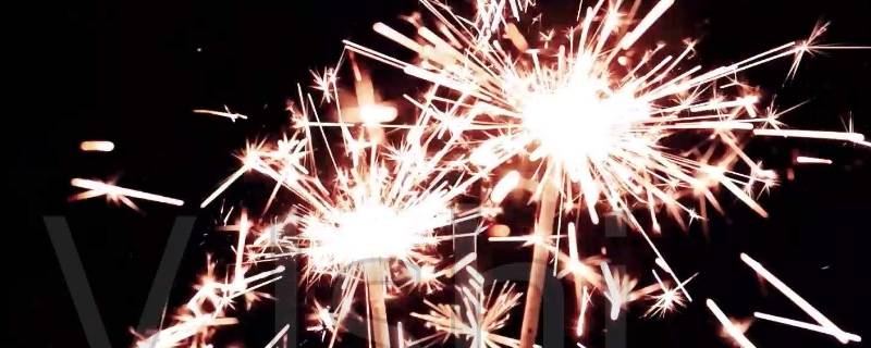 铁丝烟花棒叫什么（手拿的烟花棒叫什么）