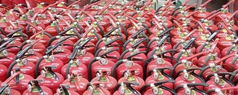 干粉灭火器使用不当会造成冻伤吗（干粉灭火器使用不当会造成冻伤吗?）