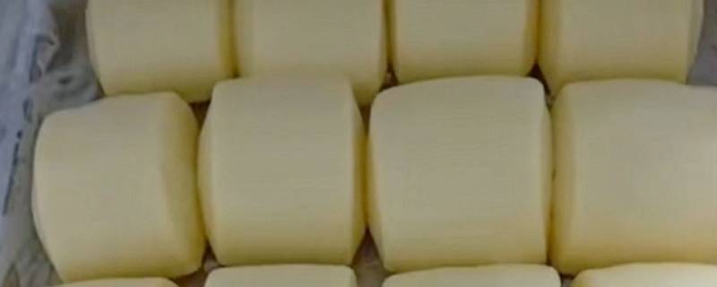 酵母馒头为啥发黄（馒头发酵变黄）