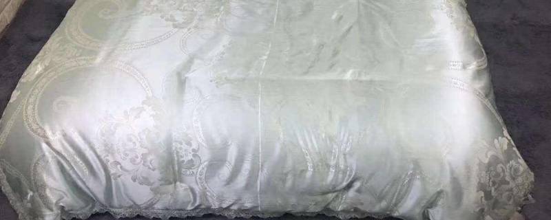 4斤蚕丝被能过冬吗 4斤蚕丝被能过冬吗2米的床