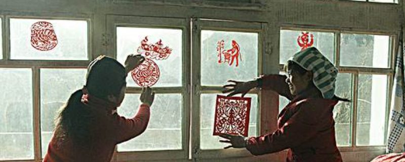 窗花破了还能贴吗（窗花贴时间久了怎么撕下来）