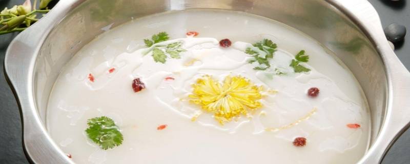 海底捞清汤火锅底料怎么有中药味 海底捞清汤火锅底料怎么有中药味里面有没有当归