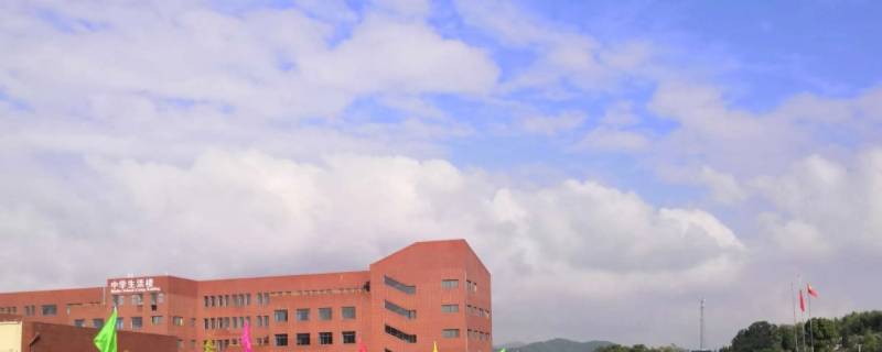 吉水思源学校门口可以停车吗