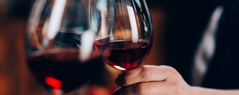 红酒遇到有缘人怎么说 酒和投缘的人喝