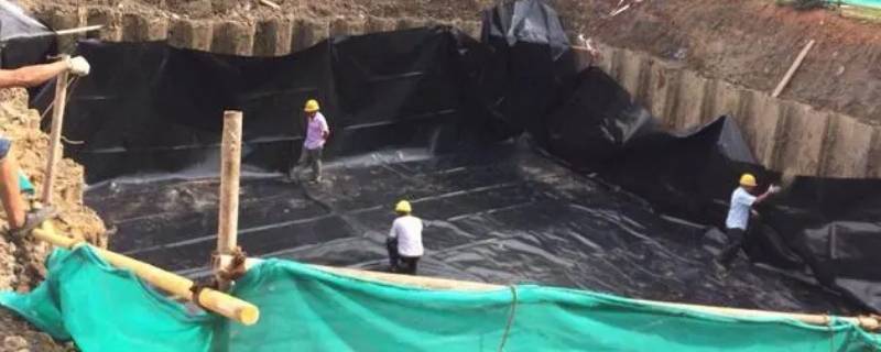 施工现场必须几人以上同行