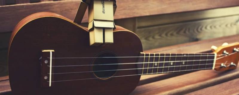 报完吉他课应该主动跟老师约课吗（报完吉他课应该主动跟老师约课吗英语）