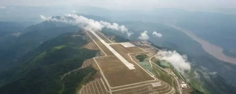 重庆巫山机场到成都多少公里（重庆巫山机场到成都多少公里路程）