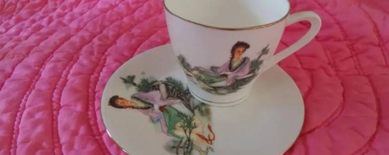 倒酒出现美人的酒盅叫什么（倒酒出现美人的酒盅叫什么）