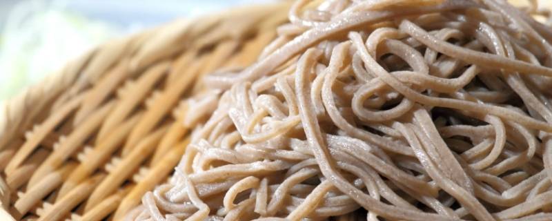 荞麦面拌火鸡面酱料行吗 火鸡面的酱料拌荞麦面吃会发胖吗