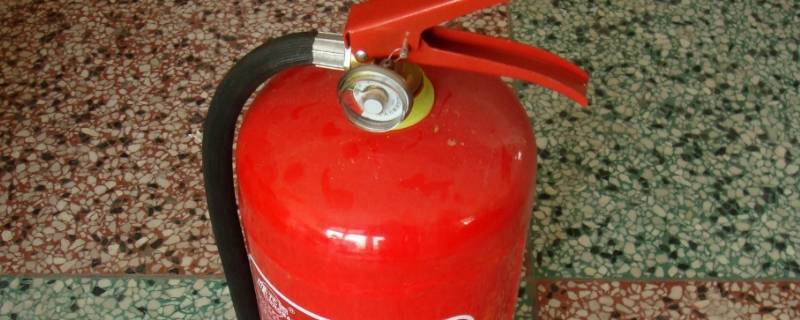 柳成灭火器跟万众灭火器的关系（柳成灭火器生产厂商为啥是柳城消防器材有限公司）