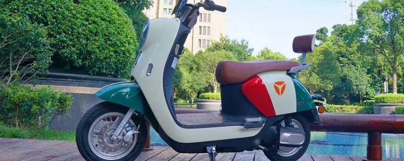 雅迪冠能q6锁孔怎么弄下来（雅迪冠能q6怎么锁车头）