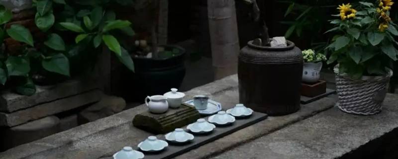 叶绿闲庭色渐深什么意思 闲庭落叶深