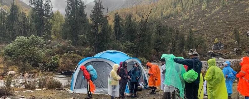 卡卡站在那打一地名（卡一的位置在哪里）