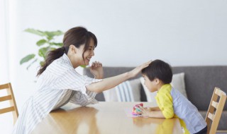 尊重孩子的独立选择 尊重孩子的独立选择,而不是替孩子做事情