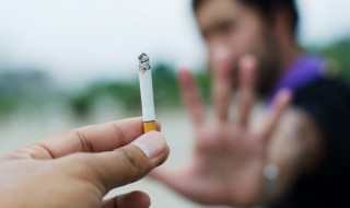 初一男孩叛逆交友不慎抽烟 高一儿子叛逆,抽烟逃学