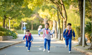 12岁男孩老是顶嘴爱发脾气（12岁男孩爱顶嘴爱生气）