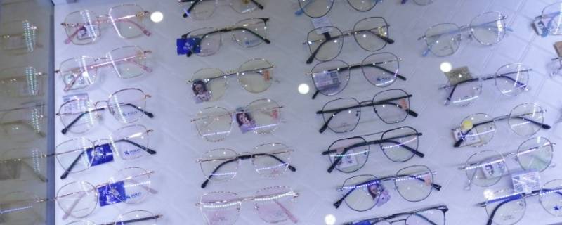 明月和依视路差别大么（明月和依视路差别大么 知乎）