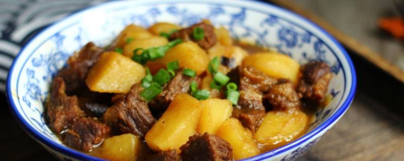 牛腩焖土豆怎么做窍门（牛腩焖土豆怎么做窍门图片）