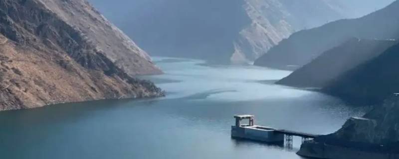 雅江天龙湖5A景区 四川玉龙湖风景区