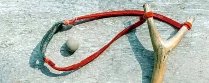 弹弓为什么越练越不准（弹弓为什么越练越不准近距离误差1cm）