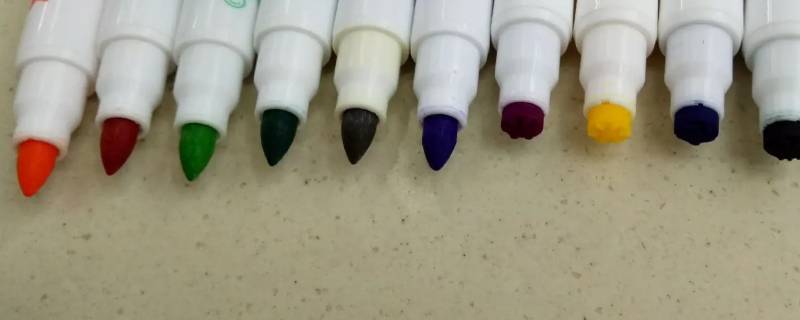 小孩用水彩笔涂指甲说说 小孩用水彩笔涂指甲说说句子