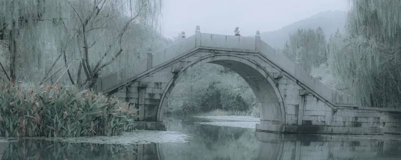 天青色是什么颜色（天青色等烟雨的天青色是什么颜色）