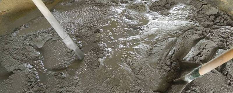 水泥砂浆有白霜怎样处理（水泥地出白霜怎么处理）